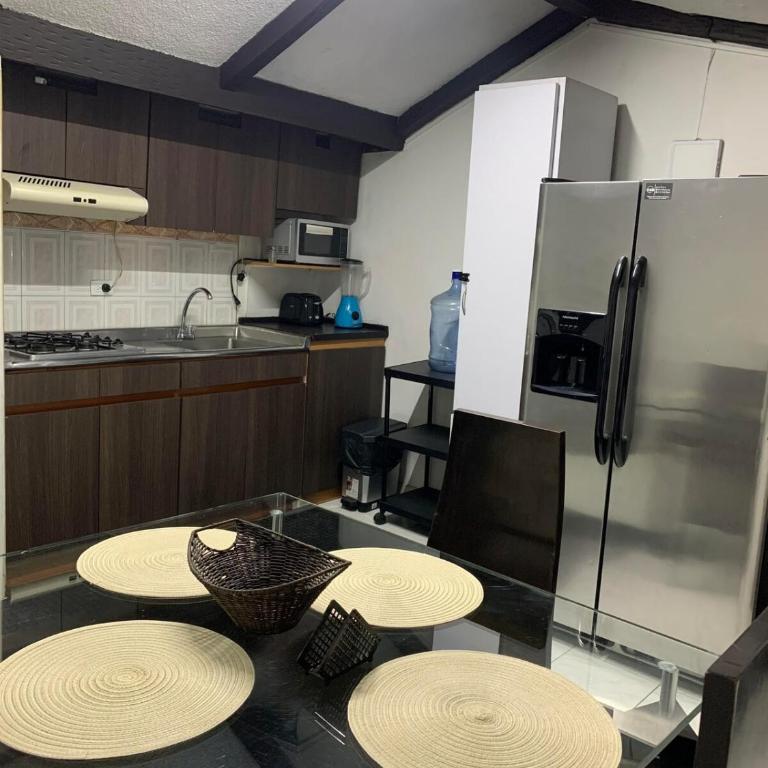 Casa Colonial la Esperanza-mín 3 huéspedes-aeropuerto 5 minutos - Casa de 3 dormitorios - 40
