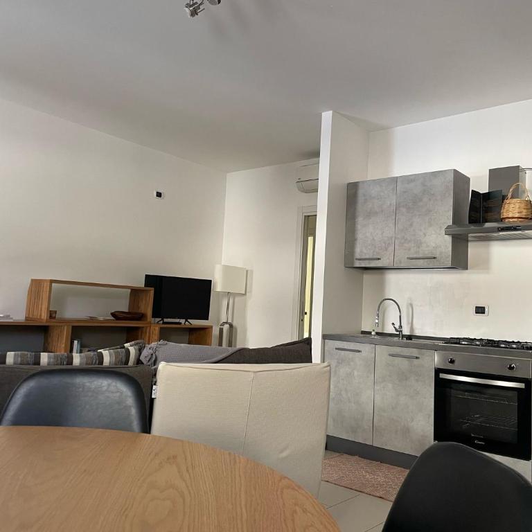 Casa 83 A pochi passi dal centro - Appartamento con 2 Camere da Letto - 2
