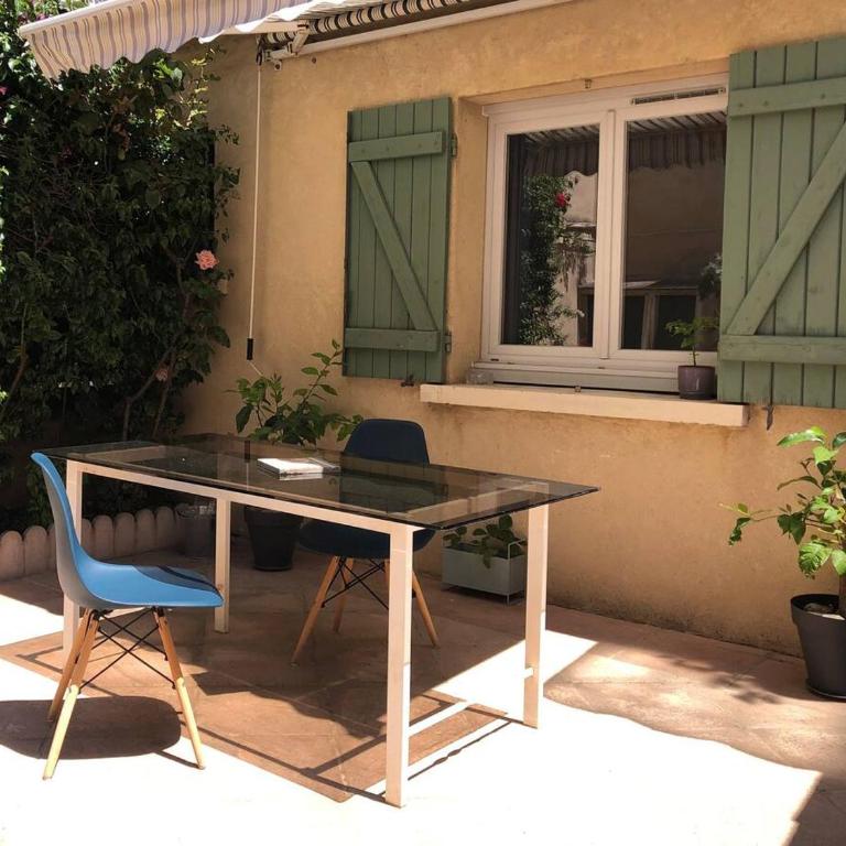 Chambre en centre ville avec jacuzzi - Chambre Familiale avec Salle de Bains Privative - 9