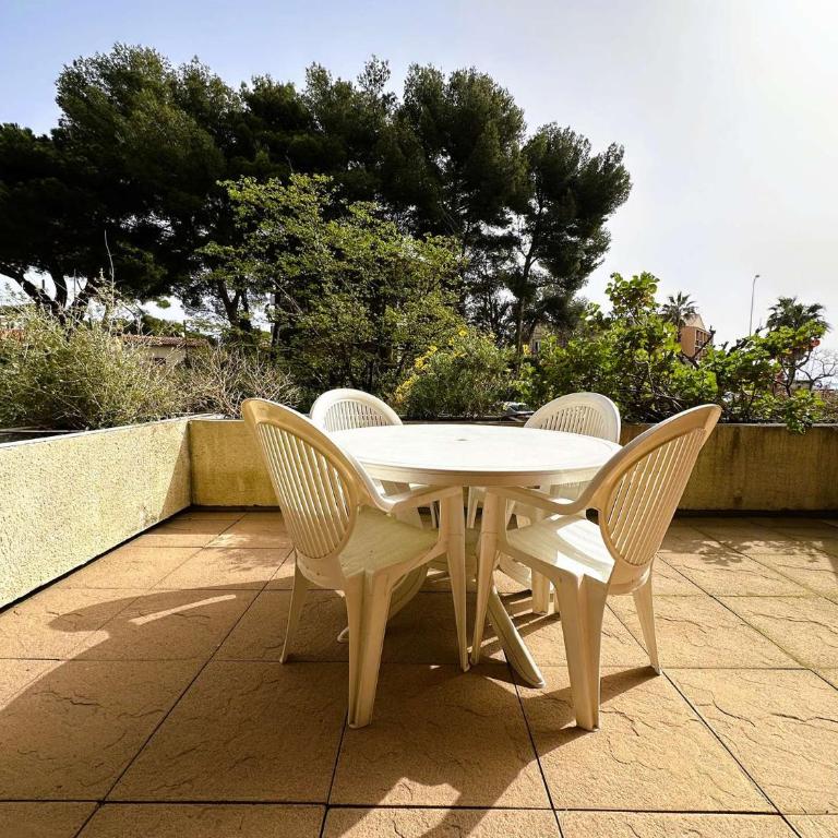 HYEDES Appartement climatisé pour 4 personnes sur le port de Hyères - Two-Bedroom Apartment - 1
