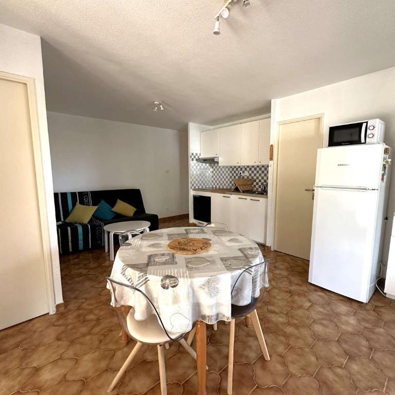 HYEDES Appartement climatisé pour 4 personnes sur le port de Hyères - Two-Bedroom Apartment - 6