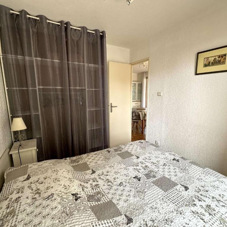 HYEDES Appartement climatisé pour 4 personnes sur le port de Hyères - Two-Bedroom Apartment - 9
