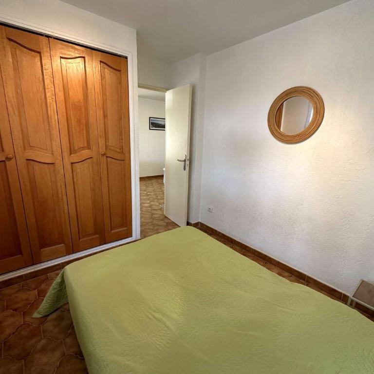 HYEDES Appartement climatisé pour 4 personnes sur le port de Hyères - Two-Bedroom Apartment - 11