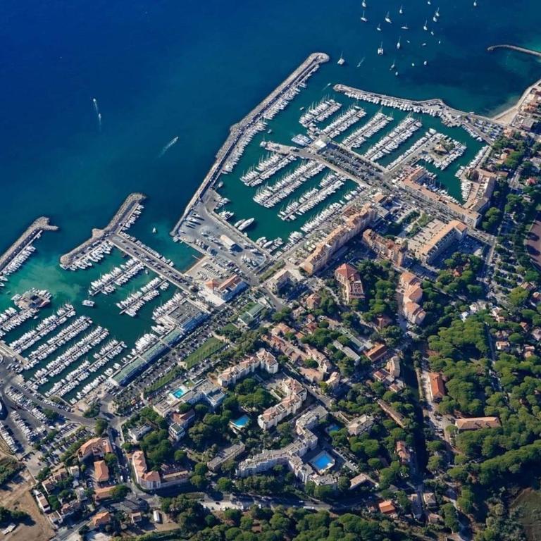 HYEDES Appartement climatisé pour 4 personnes sur le port de Hyères - Two-Bedroom Apartment - 13
