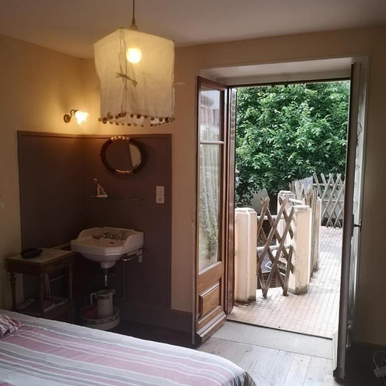 Chez Mamine, au coeur du village avec jardin - Maison 2 Chambres - 9