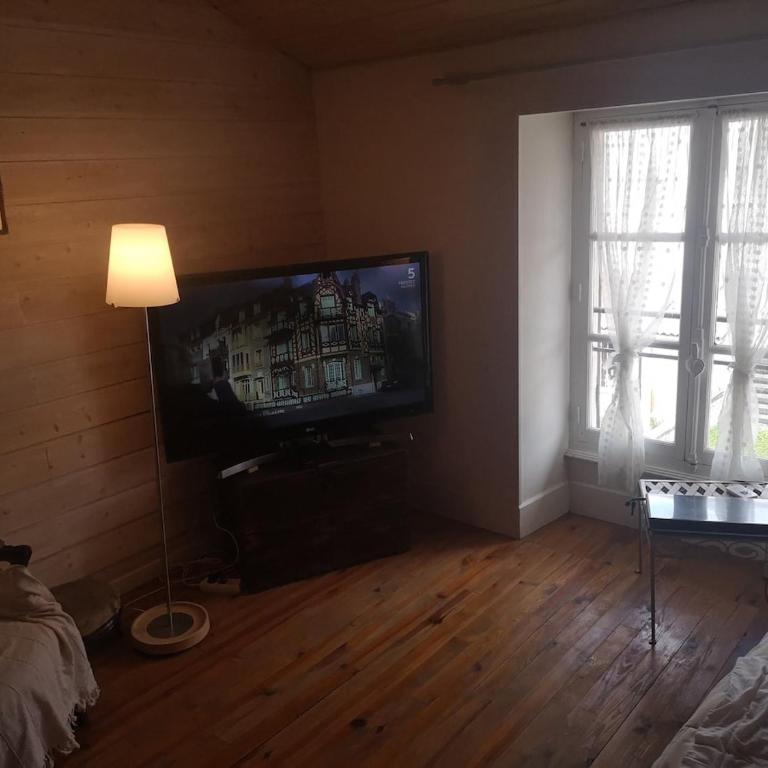 Chez Mamine, au coeur du village avec jardin - Maison 2 Chambres - 13
