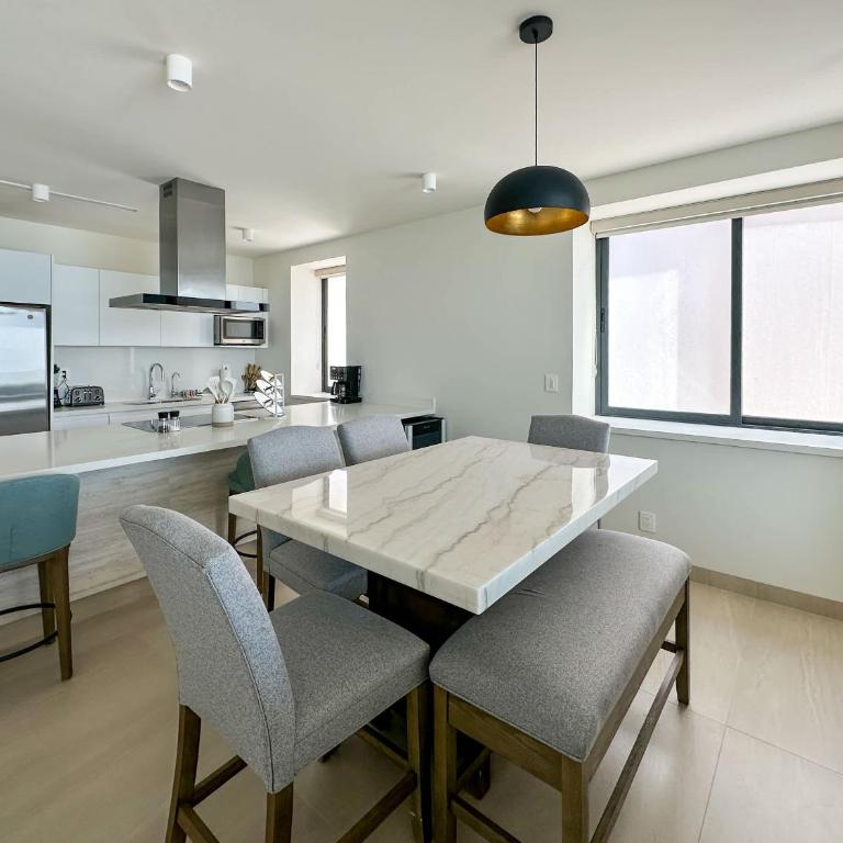 Paradise Found Luxe 2BR Condo in Iconic Location - Apartamento - 11