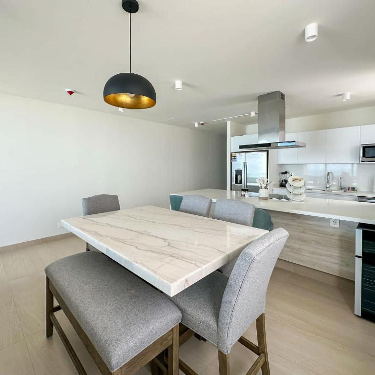 Paradise Found Luxe 2BR Condo in Iconic Location - Apartamento - 12