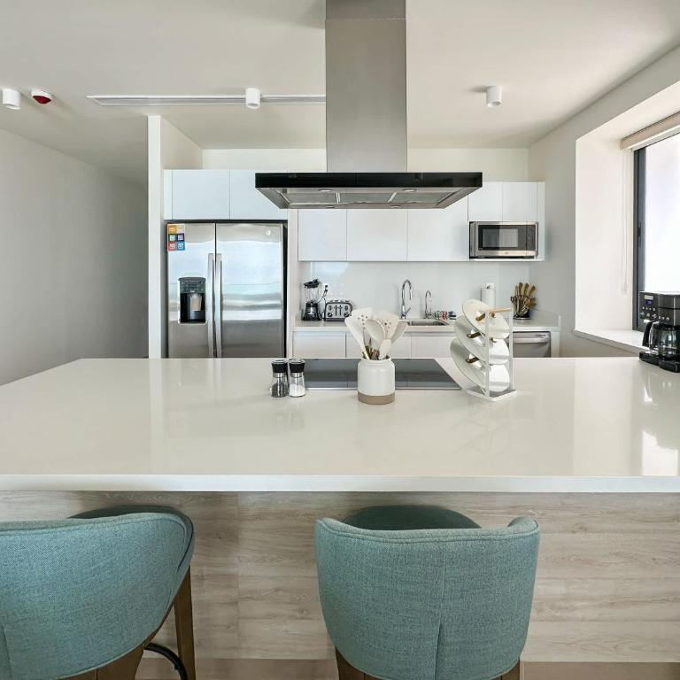 Paradise Found Luxe 2BR Condo in Iconic Location - Apartamento - 14