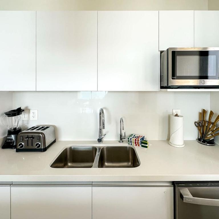 Paradise Found Luxe 2BR Condo in Iconic Location - Apartamento - 19