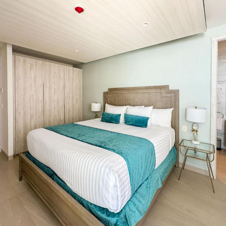 Paradise Found Luxe 2BR Condo in Iconic Location - Apartamento - 25