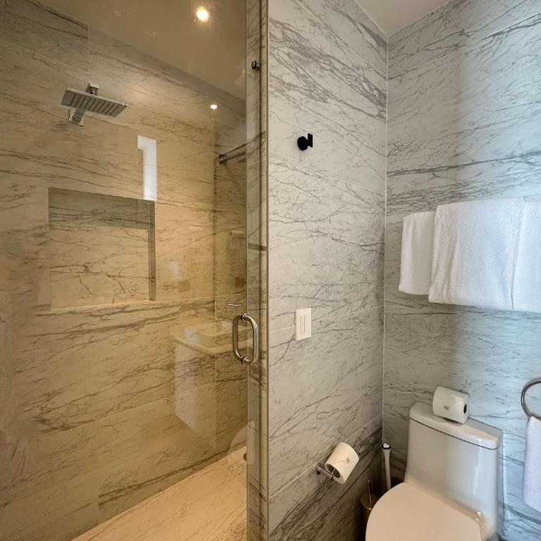 Paradise Found Luxe 2BR Condo in Iconic Location - Apartamento - 28