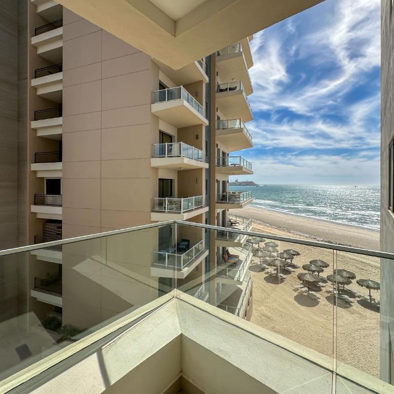 Paradise Found Luxe 2BR Condo in Iconic Location - Apartamento - 27