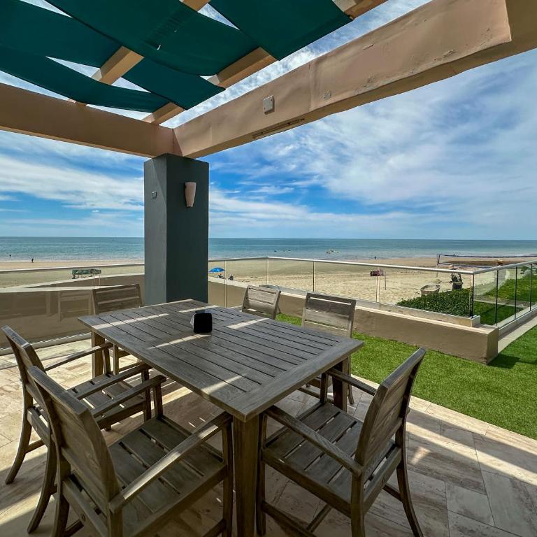 Paradise Found Luxe 2BR Condo in Iconic Location - Apartamento - 75
