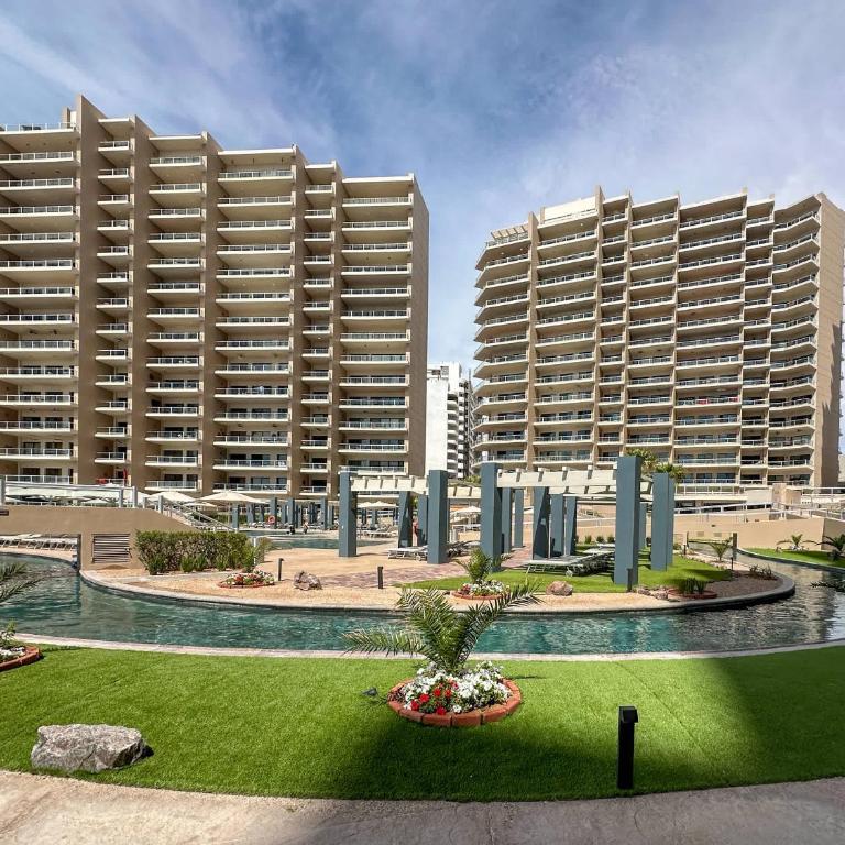 Paradise Found Luxe 2BR Condo in Iconic Location - Apartamento - 80