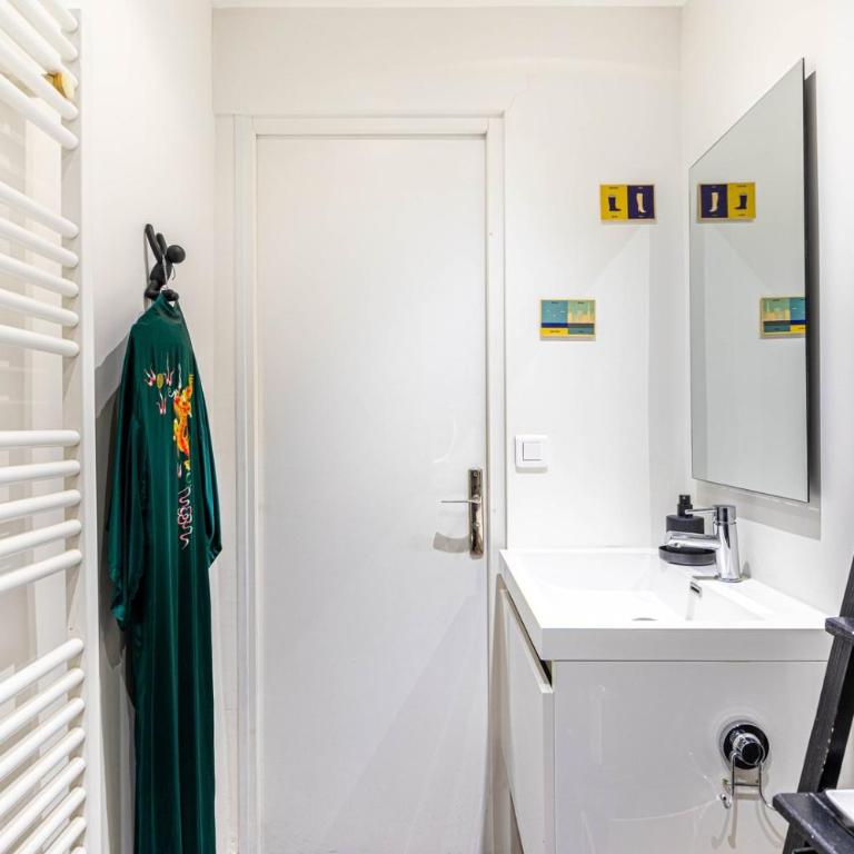 GuestReady - Elevated Charm near Notre-Dame - Apartment - 11