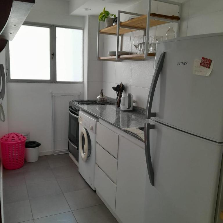 Depto 2 amb zona centro Cochera no camioneta Solo familias - One-Bedroom Apartment - 3