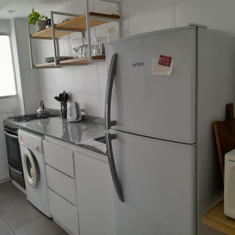 Depto 2 amb zona centro Cochera no camioneta Solo familias - One-Bedroom Apartment - 1