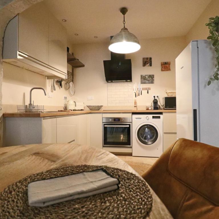 La Grande Bourgade-Authentique Maison en Pierre avec Terrasse Climatisation au Cœur d'Uzès - Appartement 2 Chambres - 32