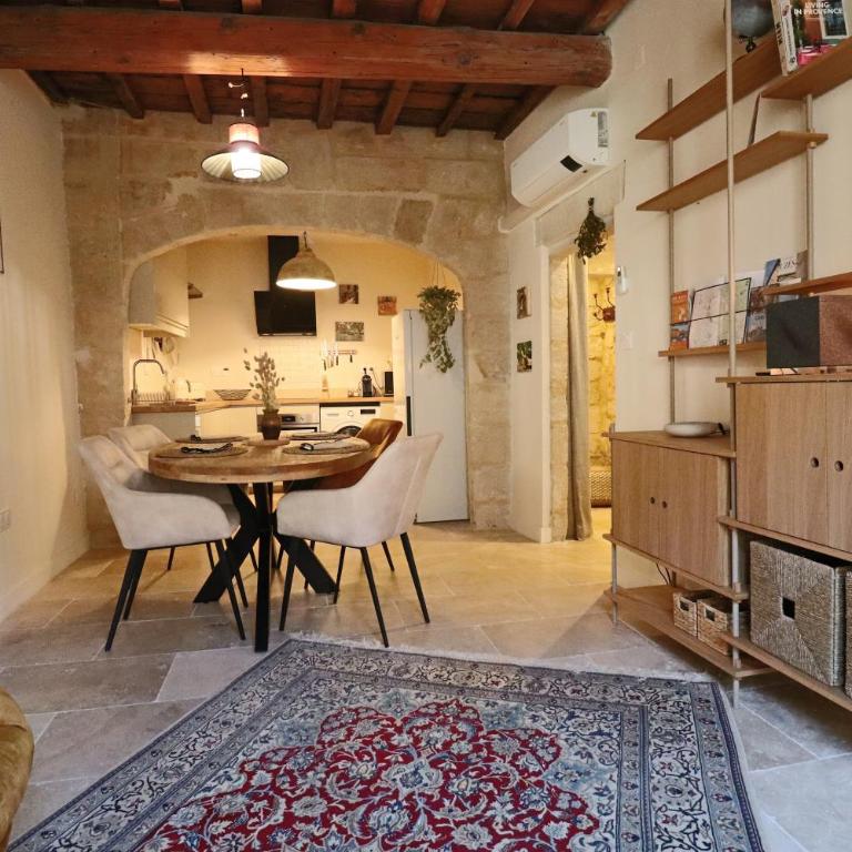 La Grande Bourgade-Authentique Maison en Pierre avec Terrasse Climatisation au Cœur d'Uzès - Appartement 2 Chambres - 35
