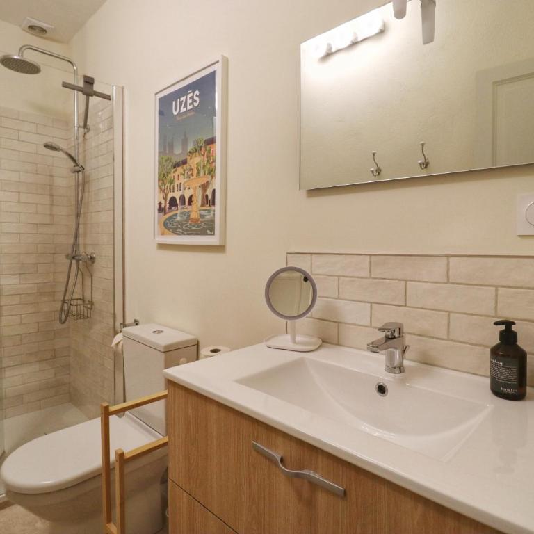 La Grande Bourgade-Authentique Maison en Pierre avec Terrasse Climatisation au Cœur d'Uzès - Appartement 2 Chambres - 30