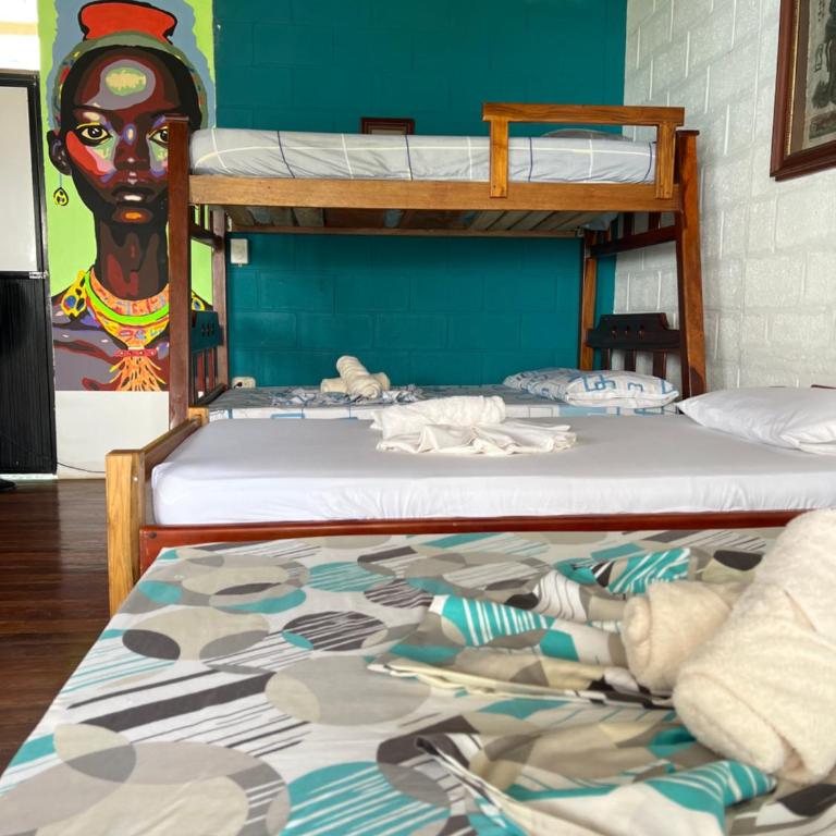 AFRO HOSTEL - Habitación Cuádruple con vistas al mar - 5
