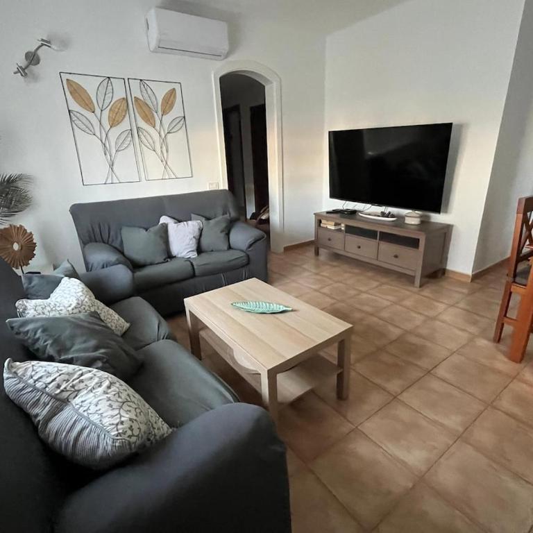 Lanzarote Beach House - Apartamento de 2 dormitorios con vistas a la piscina - 24