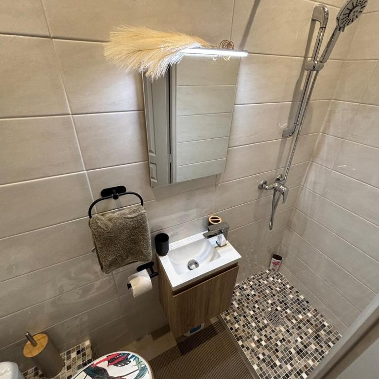 Cosy Apartment in Cannes, AC, WiFi, 15min Palais - Appartement 1 Chambre - 9