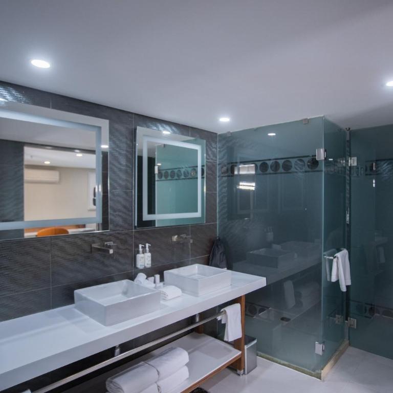 Holiday Inn Mexico Zona Centro by IHG - Premium King Room - 1