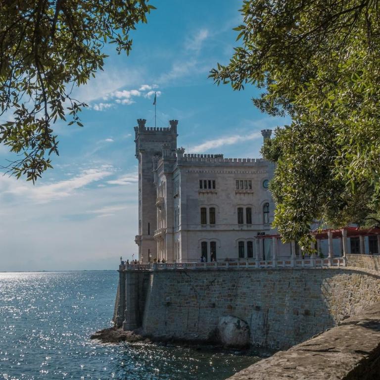 Netflix & Wi-Fi Suite Trieste - NewYork Dream - Appartamento con 1 Camera da Letto - 15