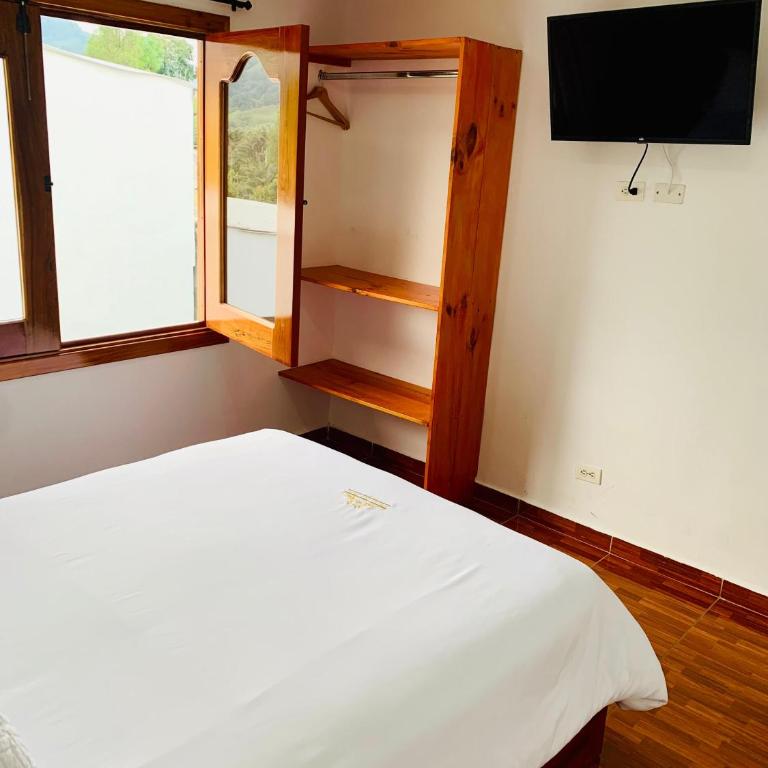 Hospedaje Vista Hermosa Salento - Habitación Doble con vistas a la montaña - 5