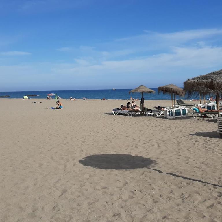 Apartamento de 2 dormitorios, gran terraza, vistas al mar junto playa Carvajal - Two-Bedroom Apartment - 56