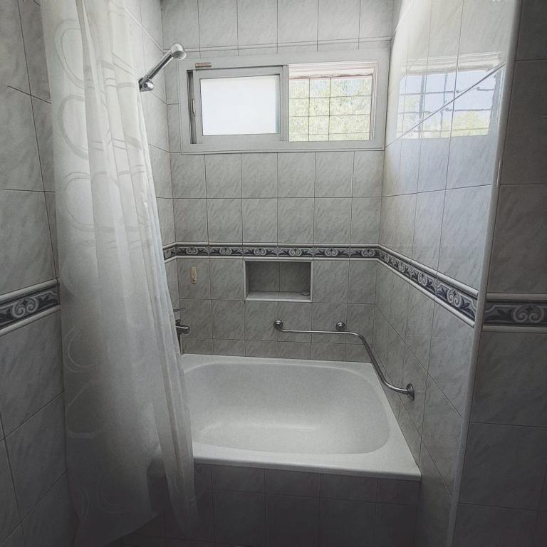 Casa amplia/Excelente ubicación - Casa Unifamiliar de 3 dormitorios - 14