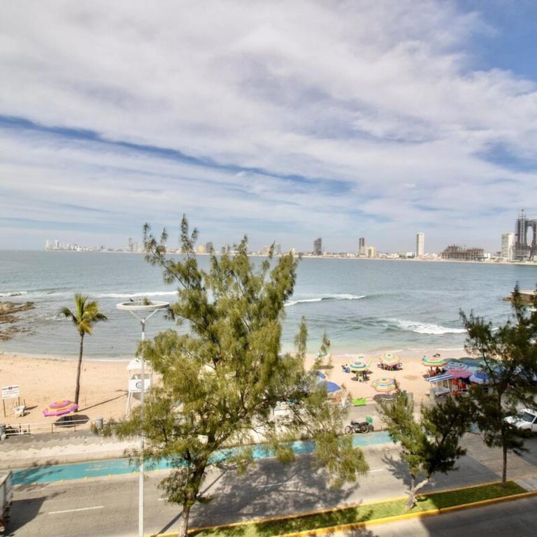 Departamento frente a la playa los pinitos - Two-Bedroom Apartment - 11