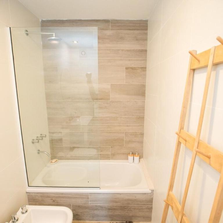 Moderno depto frente al bosque con cochera incluida - Apartamento de 1 dormitorio - 12
