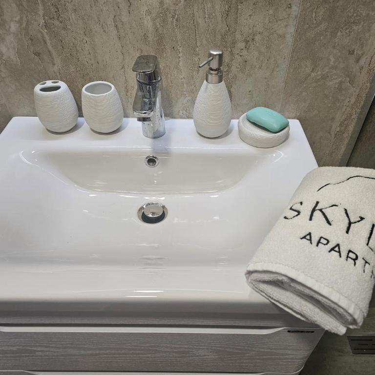 Skyline Apartments - One-Bedroom Apartment with Balcony and Sea View - 44