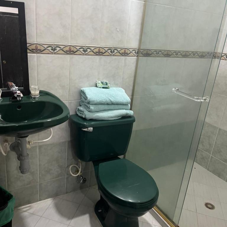 George House #2 - Habitación Familiar con baño privado - 6
