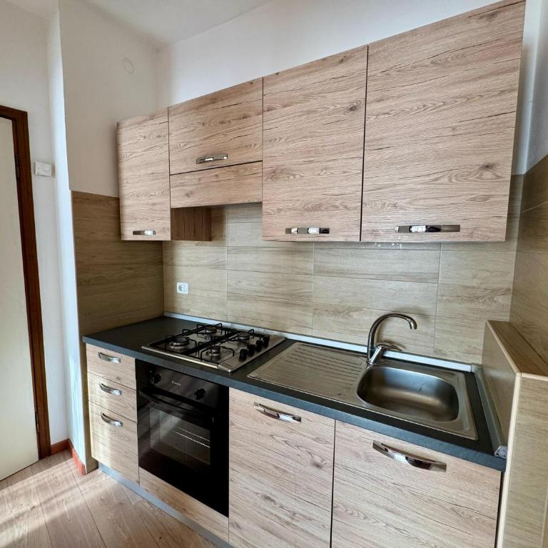 Easy Apartments Peschiera - Appartamento con 2 Camere da Letto e Terrazza - 3
