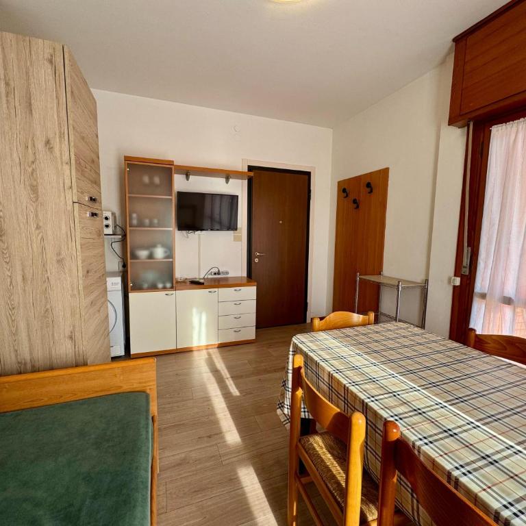 Easy Apartments Peschiera - Appartamento con 2 Camere da Letto e Terrazza - 5