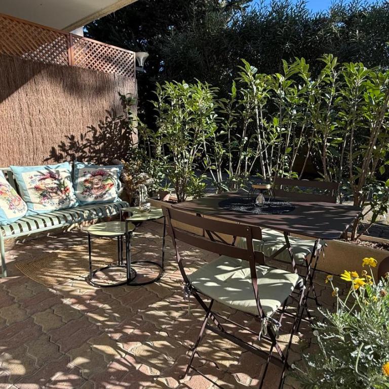 Studio tout confort au calme avec jardin proche Cannes - Appartement 1 Chambre - 24