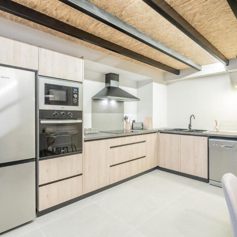 Loft HomeValencia - Three-Bedroom Apartment - 14