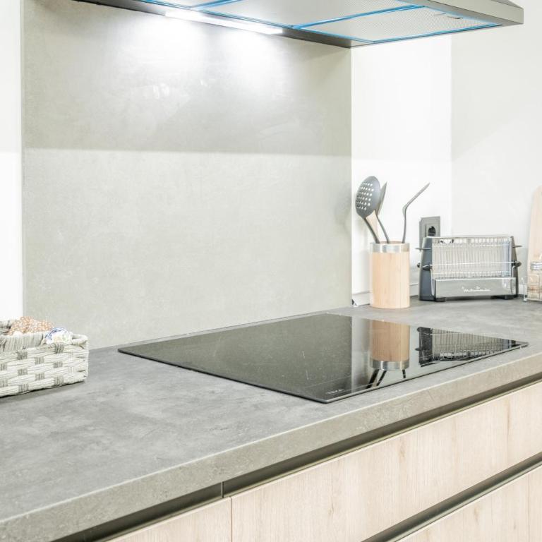 Loft HomeValencia - Three-Bedroom Apartment - 16