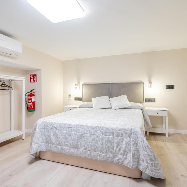 Loft HomeValencia - Three-Bedroom Apartment - 23