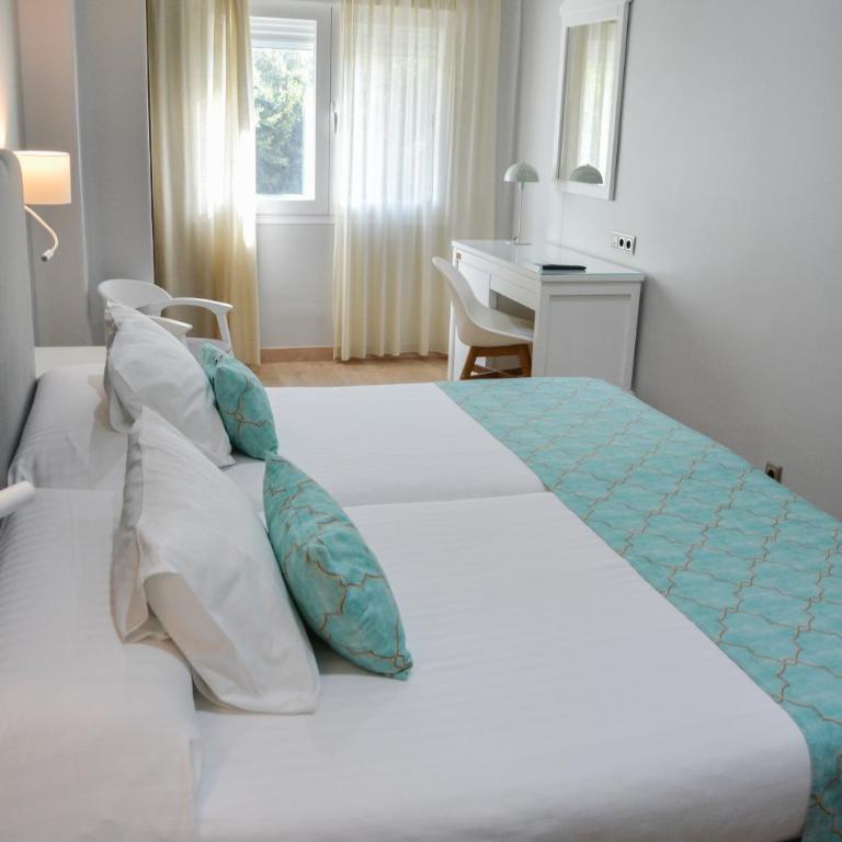 Hotel Costasol - Habitación Doble Estándar con vistas a la ciudad - 2 camas - 2