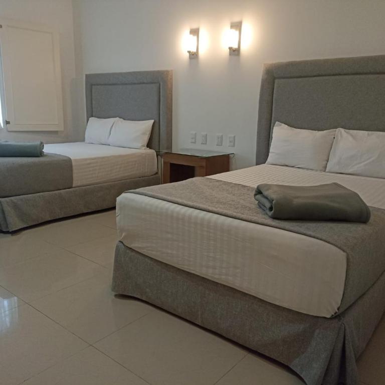 Zar Guadalajara - Habitación Doble Estándar con 2 camas dobles - 1