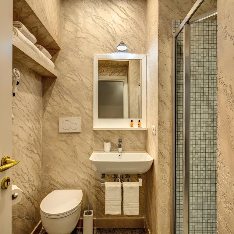 Colosseo Accomodation Room Guest House - Camera Tripla Deluxe - 5