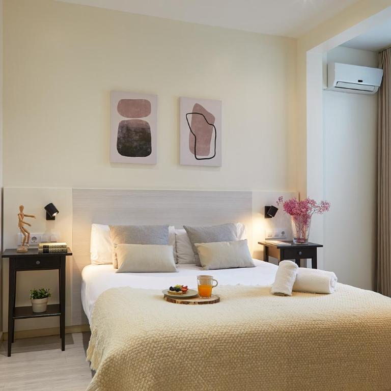 BBarcelona Sagrada Familia Flats - Two-Bedroom Apartment with Terrace - 4