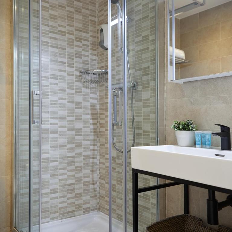 BBarcelona Sagrada Familia Flats - Two-Bedroom Apartment with Terrace - 20