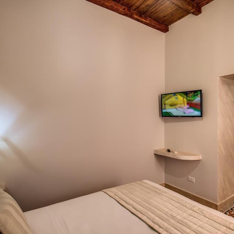 Colosseo Accomodation Room Guest House - Camera Tripla Deluxe - 10