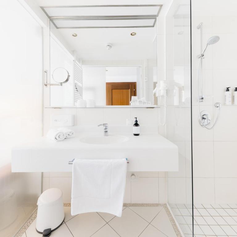 Seehotel Dr. Jilly - Deluxe Doppelzimmer mit Balkon oder Terrasse und Seeblick - 4